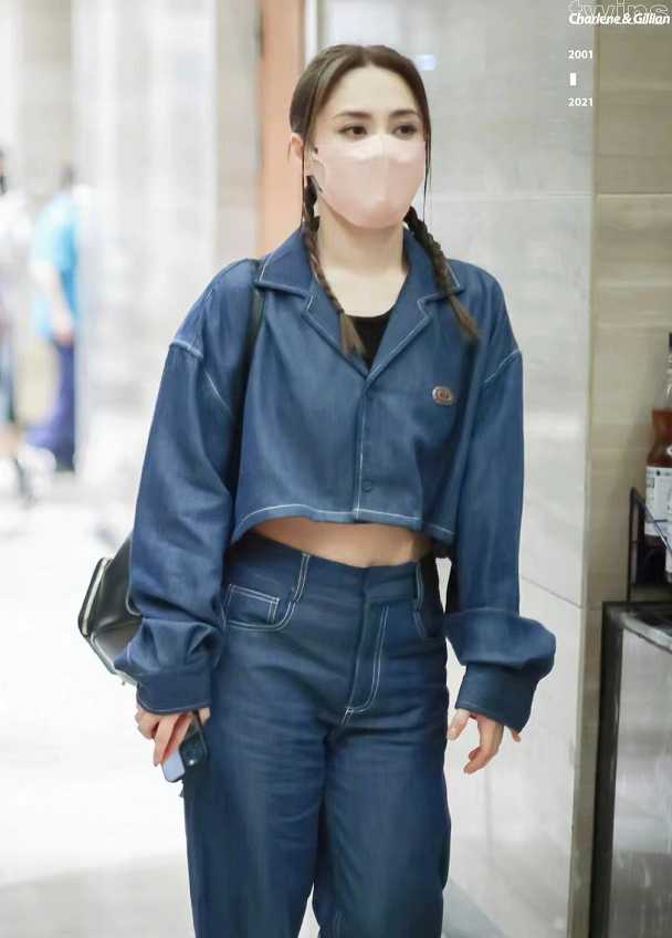 阿娇|41岁阿娇终于瘦了！迫不及待穿露脐装走机场，跟阿Sa参加浪姐美翻