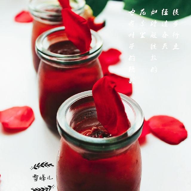 这款果冻布丁很适合孩子们吃，自己在家做起来，孩子们特喜欢吃