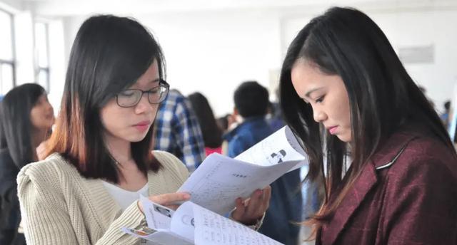 hr|“200，来看门”，成都一HR对大专生出言不逊，后续结果大快人心