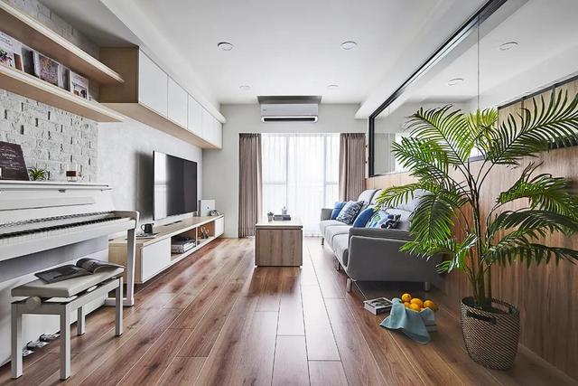 这对夫妻很有远见,巧用玻璃做隔断,把家装得明亮又实用,晒晒!