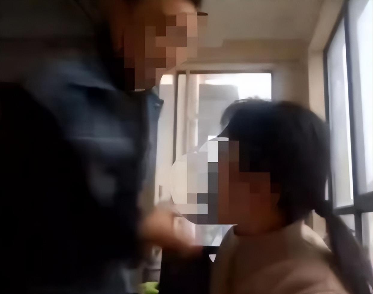 女教师上网课突遭丈夫“掐脖”,47名学生围观!后续反转来了