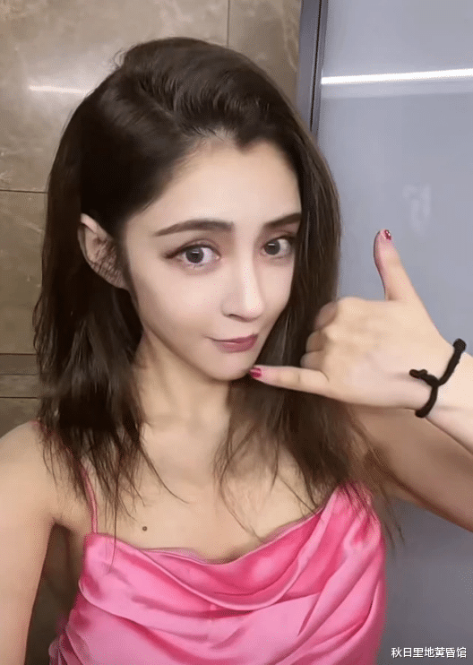 黎姿 12位因为太瘦而适得其反的女星，黎姿有皱纹，杨颖有“排骨胸”......