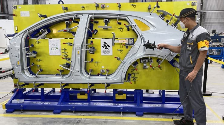 交通法规|天天查：VinFast增聘8000名员工以提高产量