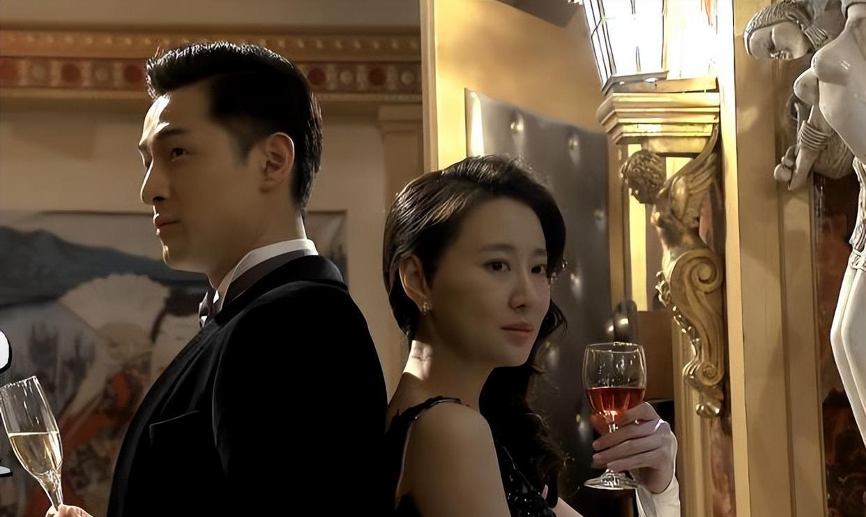 伪装者|再看《伪装者》才知：为何明镜第一次见到程锦云就说她怪怪的