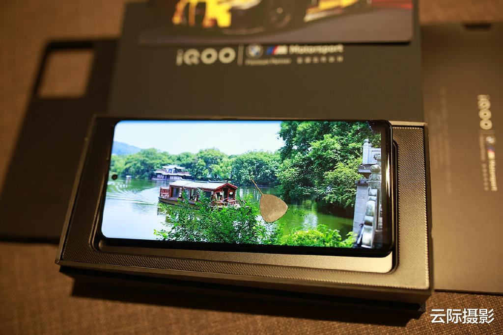 iQOO手机产品到底是Neo系列还是旗舰系列更能打？