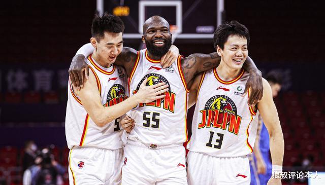 琼斯|淘汰北京+雅尼斯下课后！琼斯公开发声，CBA季后赛很有趣