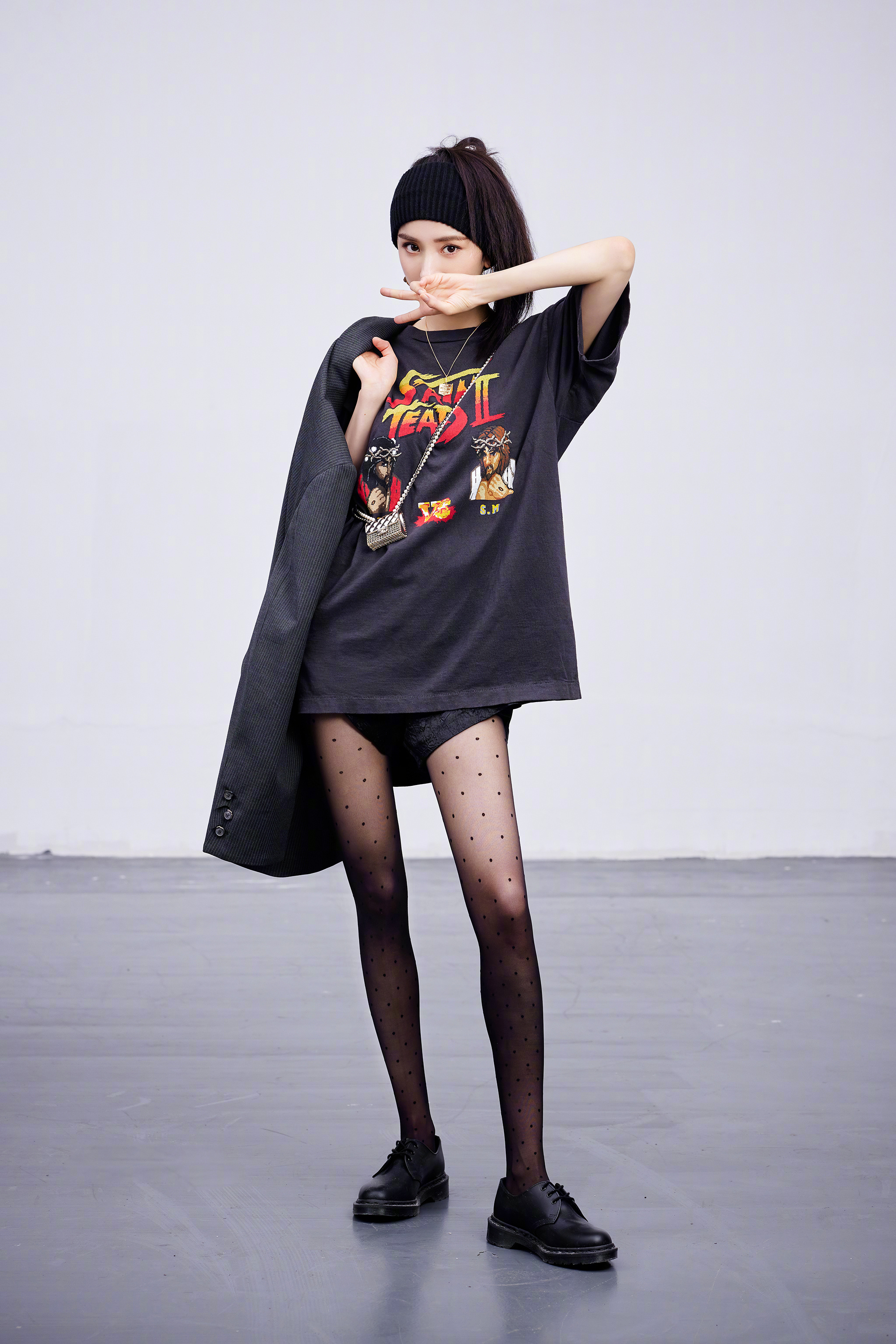 杨幂|杨幂又美出圈了，30+的熟女跟着杨幂穿，分分钟让你玩转时尚 。