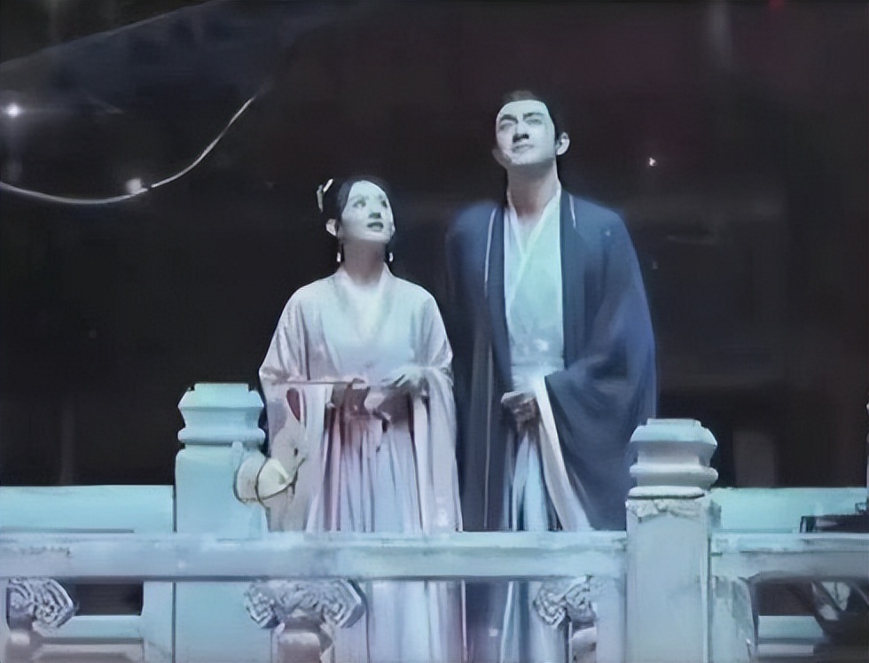 赵丽颖|赵丽颖《与凤行》新路透!提兔子灯梦回楚乔,神君穿麻衣也仙气!