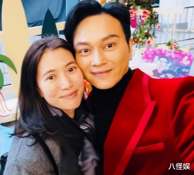 袁咏仪|袁咏仪庆结婚纪念日，开心小酌满面红光，与张智霖一起变老好浪漫