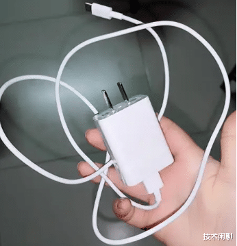 充电器|手机充电器5V=1A和5V=2A的区别是什么？能通用吗？