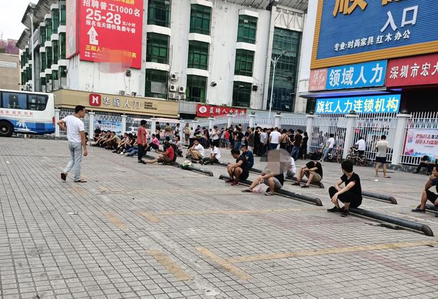 员工要求双休,面试结束后被HR发火怒怼:“睡吧,梦里什么都有”