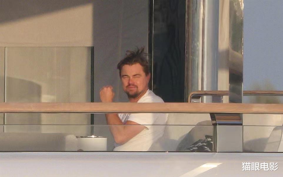 莱昂纳多·迪卡普里奥|48岁小李子不爱穿上衣,挺着大肚腩继续度假,网友:问就是爱过