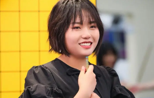 李雪琴|善解人意李雪琴:身为北大才女却十分自卑,为何被德云社宠上天?