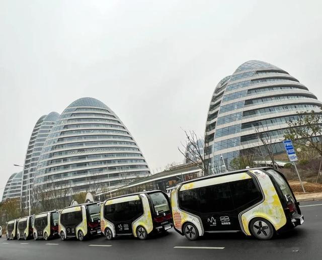 国内首个！24小时无人驾驶公交在汉开跑，市民可免费体验