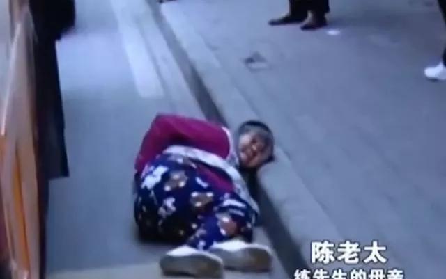 75岁陈老太下车后摔骨折,却讹上好心司机,证据面前依旧口出狂言