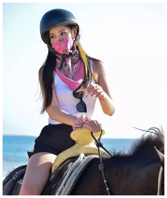 香港小姐|2022年港姐季军梁超怡!童星出道与梁朝伟搭戏,身上共有三处刺青