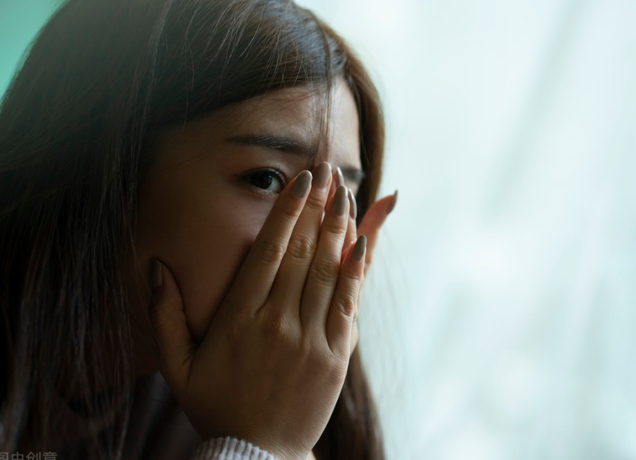 大二女生“确诊”艾滋,吃药一年才知是误诊,官方解释再添猛料