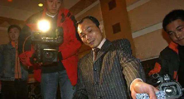 赌王尧建云:花150元拜师,一夜赢600万,双腿被砍想起师傅一句话