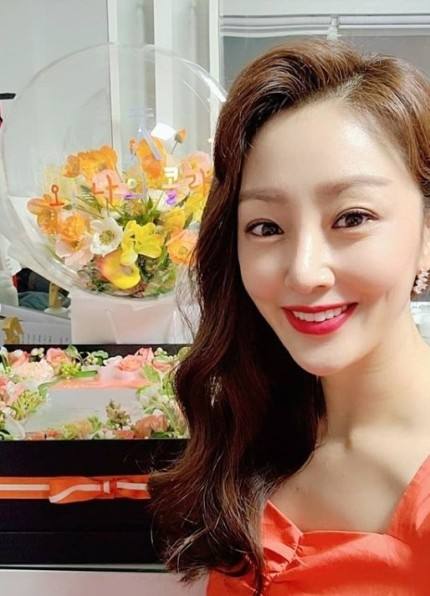 吴娜|吴娜拉获奖自嘲以为是陪跑 48岁仍享受恋爱 兼任大学教授学识出众