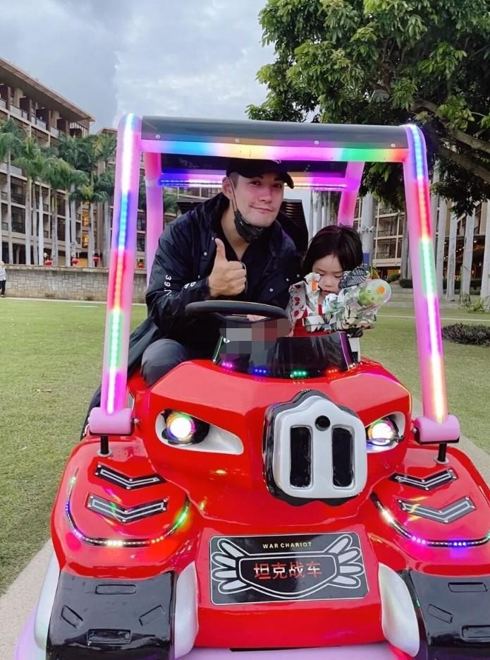 小姐姐|杜若溪被疑怀二胎,3岁女儿颜值太高似混血,严屹宽化身女儿奴