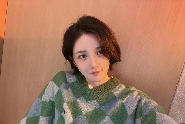 陈小纭|陈小纭为新剧剪短发，发自拍遭吐槽，网友：茶里茶气