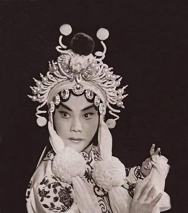 童芷苓|名角赵燕侠是出荀创赵开宗立派，而童芷苓是以荀为骨注入自己想法