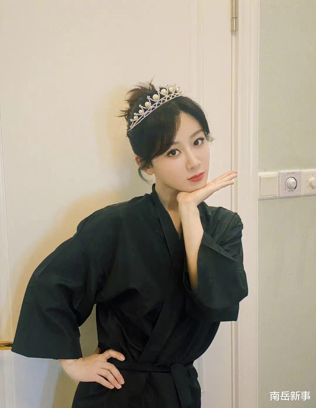 杨紫|杨紫客串贾玲导演兼主演的新片，电影叫《热辣滚烫》，角色未知