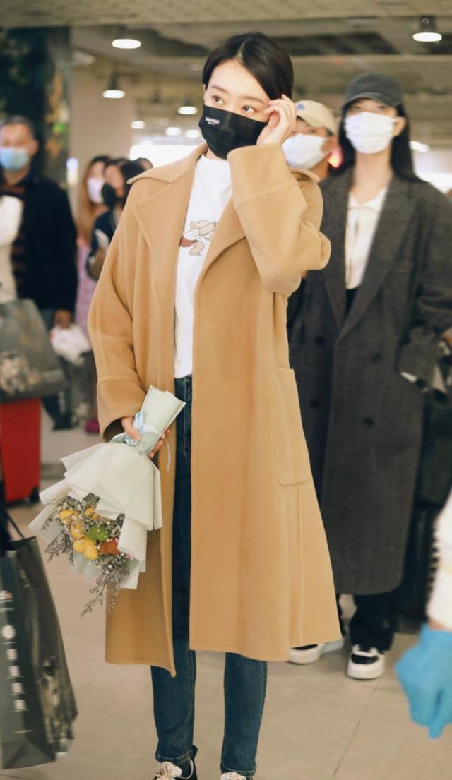 张小斐|春晚第二次联排：张小斐外套过万，朱一龙穿校服，宋茜像肉松面包