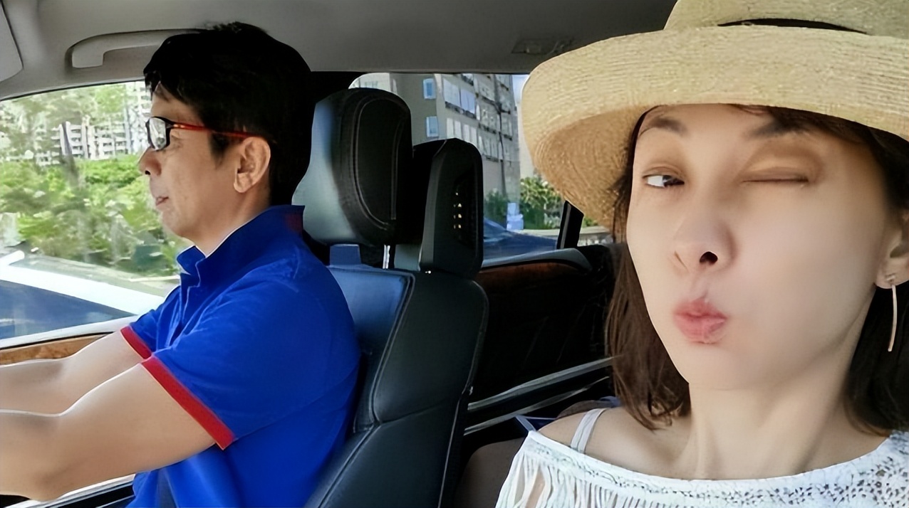 牛莉|牛莉：最美好的年纪嫁给“普通男人”刘亚东，婚后生三孩幸福美满