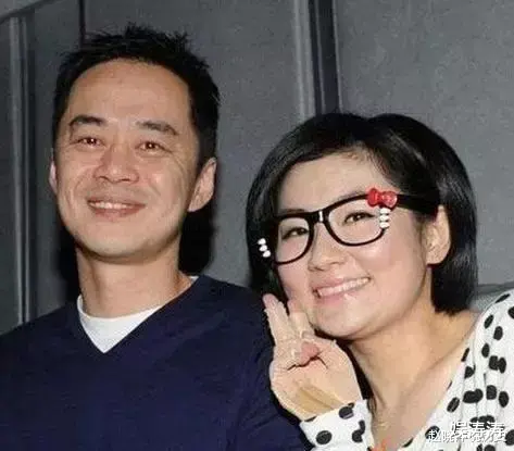 |张承中向任家萱提出了离婚：我也是个正常男人，看见她的大腿我就想吐