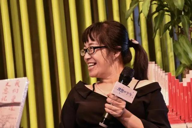 被90后男友家暴,46岁残疾诗人余秀华:我这一生走得实在辛苦