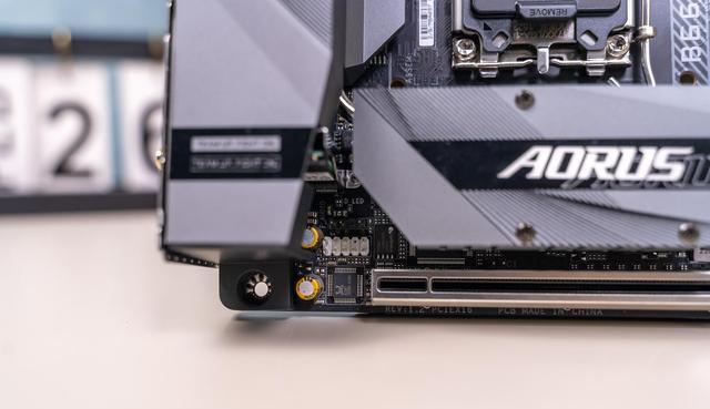 精致小巧，用料出众、技嘉迷你雕B660IAORUSPRODDR4主板拆解