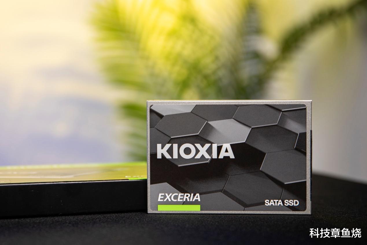 微信|旧电脑硬盘升级怎么选?铠侠TC10实测告诉你