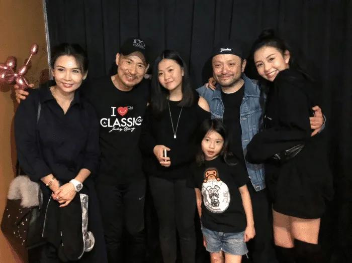 邱淑贞|邱淑贞三位千金罕见同框,三姐妹颜值皆出众,12岁沈晨也很像妈妈