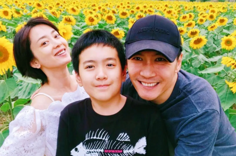 傅程鹏|嫁给龙套谢润选择回归家庭，丈夫成名不忘初心生活幸福美满