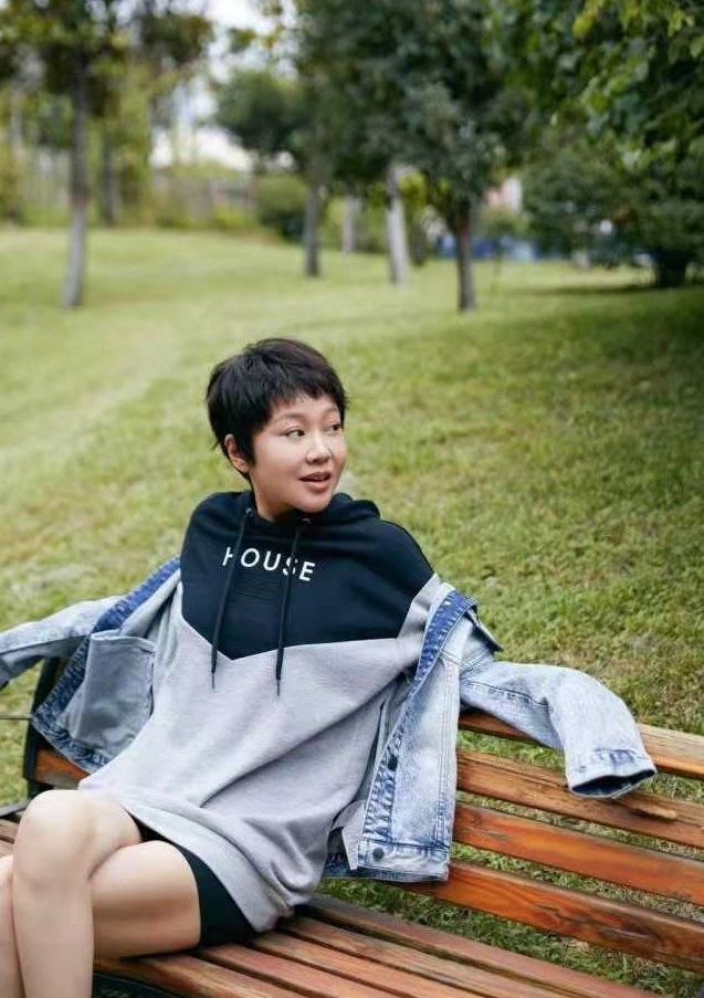 短发 为什么女人年纪大了喜欢剪短发?显“年轻”是关键,看闫妮就知道