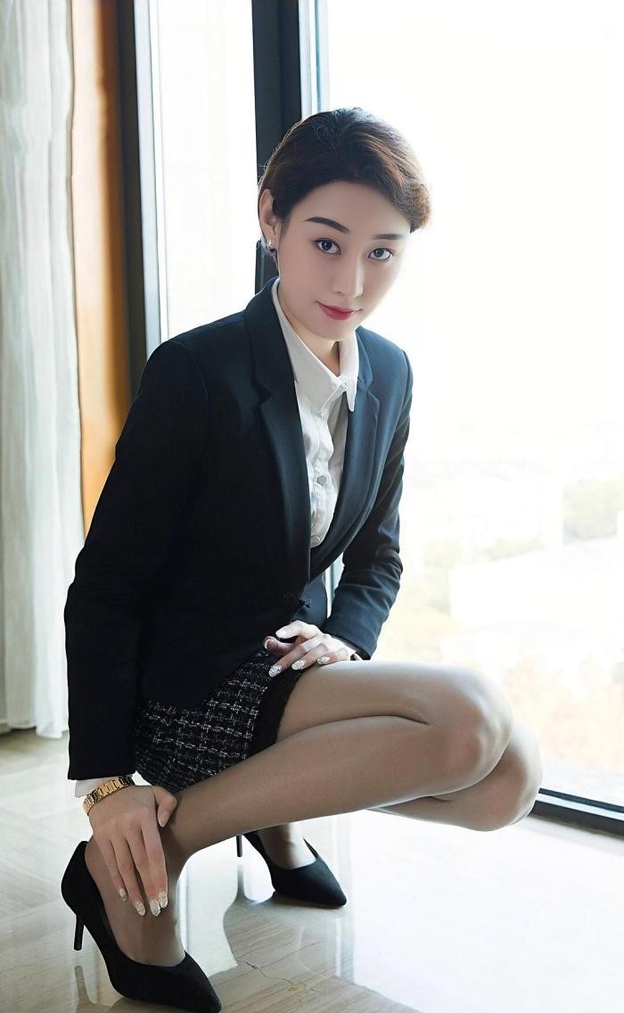 短发 短发的女人为何显得成熟？因为短发更显干练！