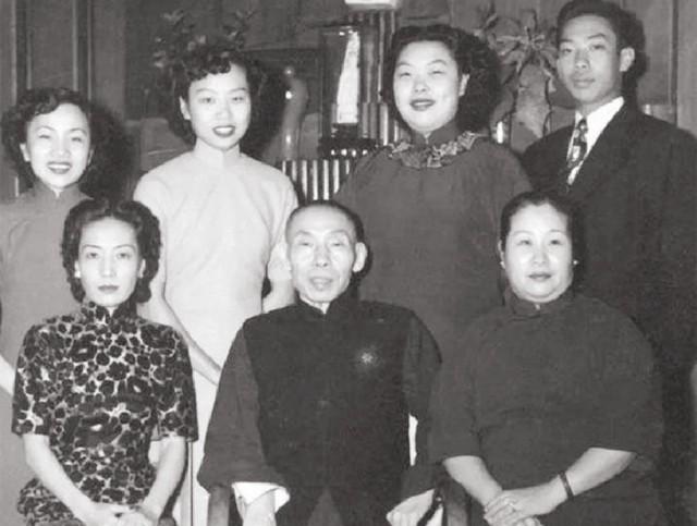 孟小冬|孟小冬晚年：分得杜月笙2万美元遗产，疾病缠身，却拒绝治疗