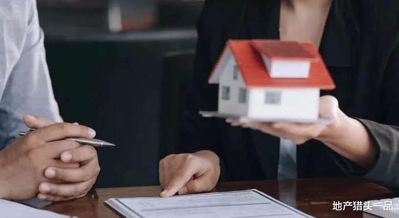 高跟鞋|985地产女经理人，失业至今真的找不到工作…