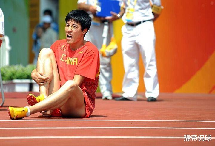 刘翔|39岁刘翔转型曝光，为何不做教练？真相来了，收入不菲，心系恩师