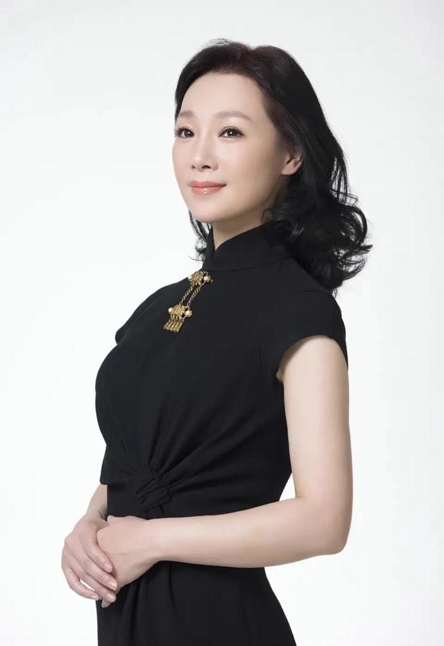 吕薇|歌唱家吕薇：与男友分手后和妈妈抱头痛哭，51岁终获幸福