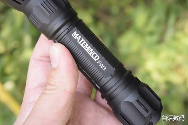 电池|远泛兼顾，既可把玩也具实用！迈特明酷FW3白激光+泛光手电体验