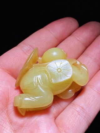|清 和田玉 黄玉 持莲童子 把件 挂件 摆件