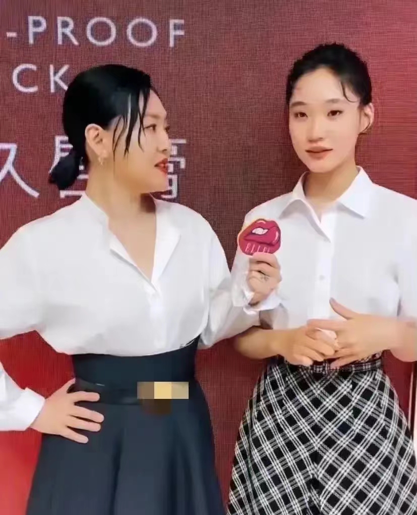 郑州|小S出活动被嘲发福，女儿营业颜值备受质疑，网友直呼太成熟