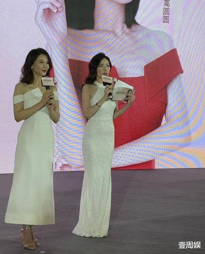 高圆圆|高圆圆跟女主持同台，因为一件衣服引热议，对方发文：别骂了！