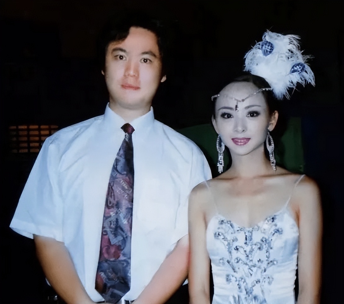 邰丽华|两次拒绝富商,27岁下嫁理工男,“千手观音”邰丽华找到幸福了吗