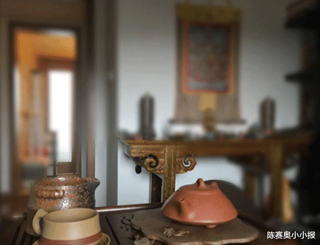 薛佳凝晒出自己的家,如今过上佛系生活,家里家具都很老旧