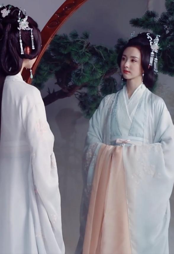 黎苏苏|《长月烬明》官宣520档,澹台烬黎苏苏CP海报释出,服道令人期待