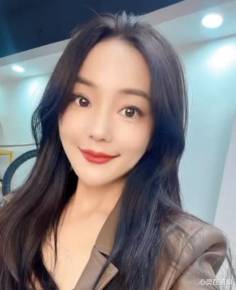 靠女儿圈粉16万,“杨子钰”妈妈卖货当老板,硬凹女强人人设