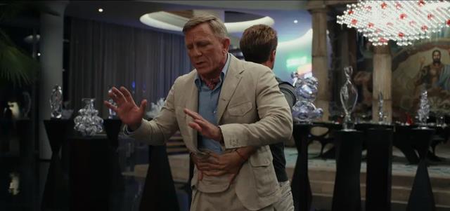 利刃出鞘2|作为推理神作的续集,我为什么说《利刃出鞘2》是部反讽电影?